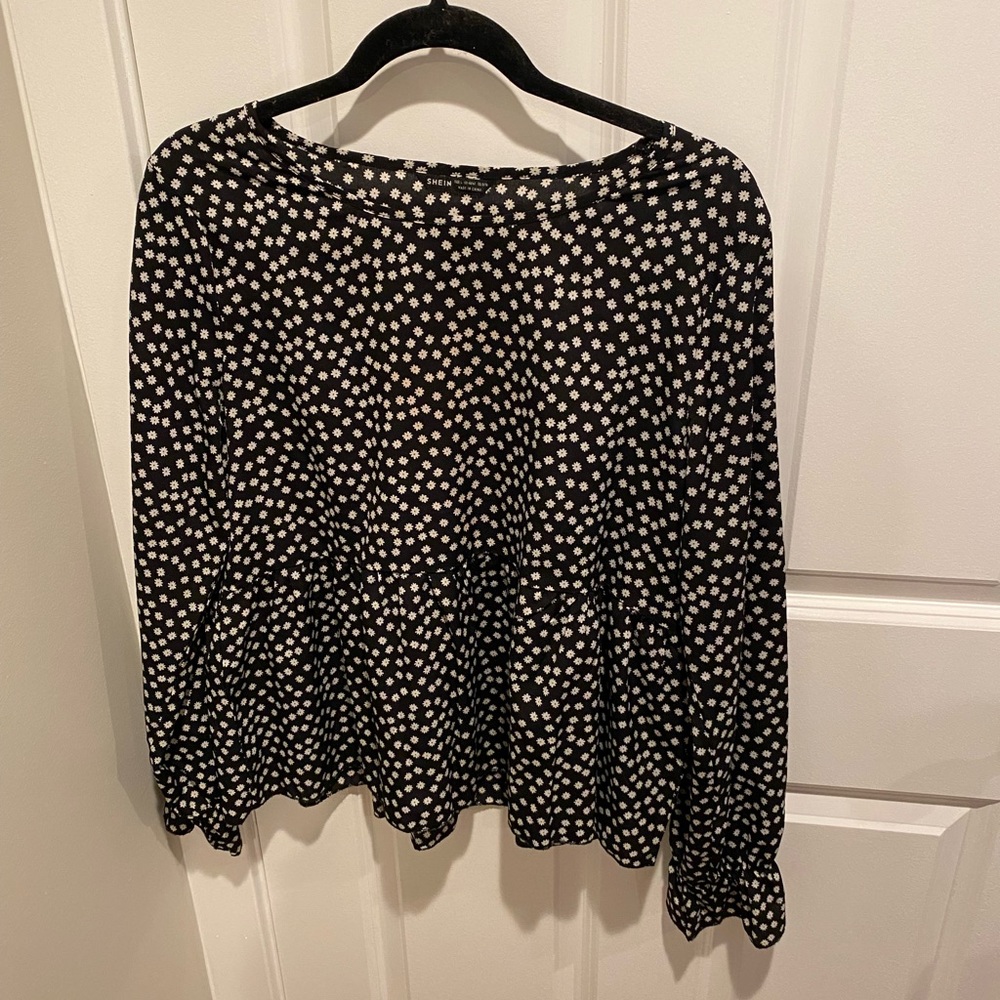 Women’s black and white floral print top